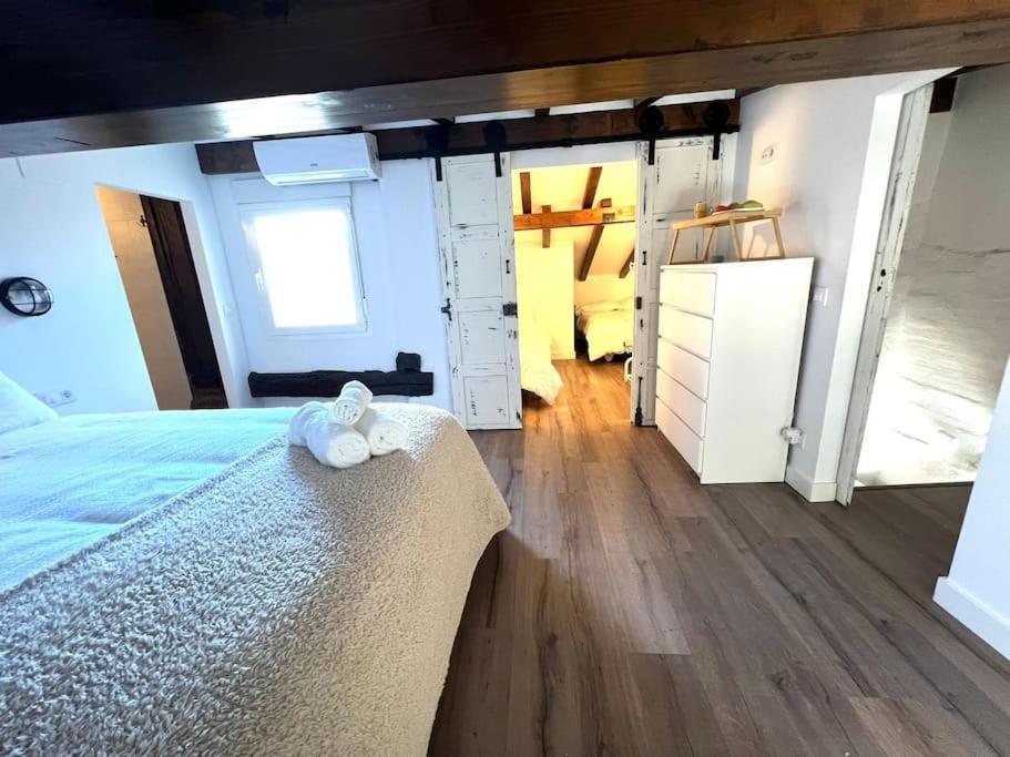 Old Town Loft - Cathedral Views. Apartment Logrono Bagian luar foto