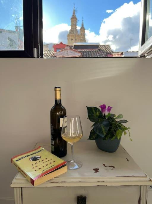 Old Town Loft - Cathedral Views. Apartment Logrono Bagian luar foto