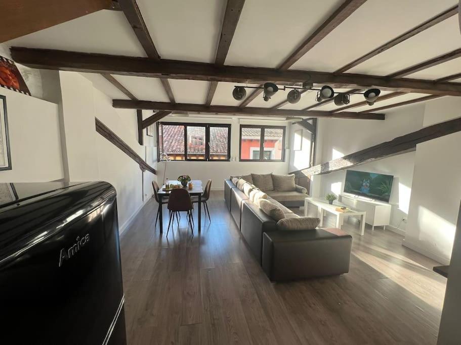 Old Town Loft - Cathedral Views. Apartment Logrono Bagian luar foto