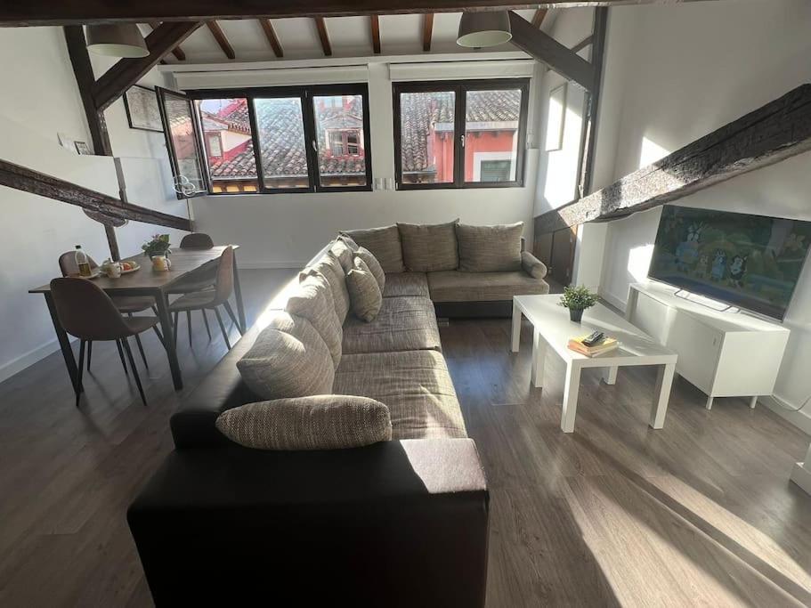 Old Town Loft - Cathedral Views. Apartment Logrono Bagian luar foto