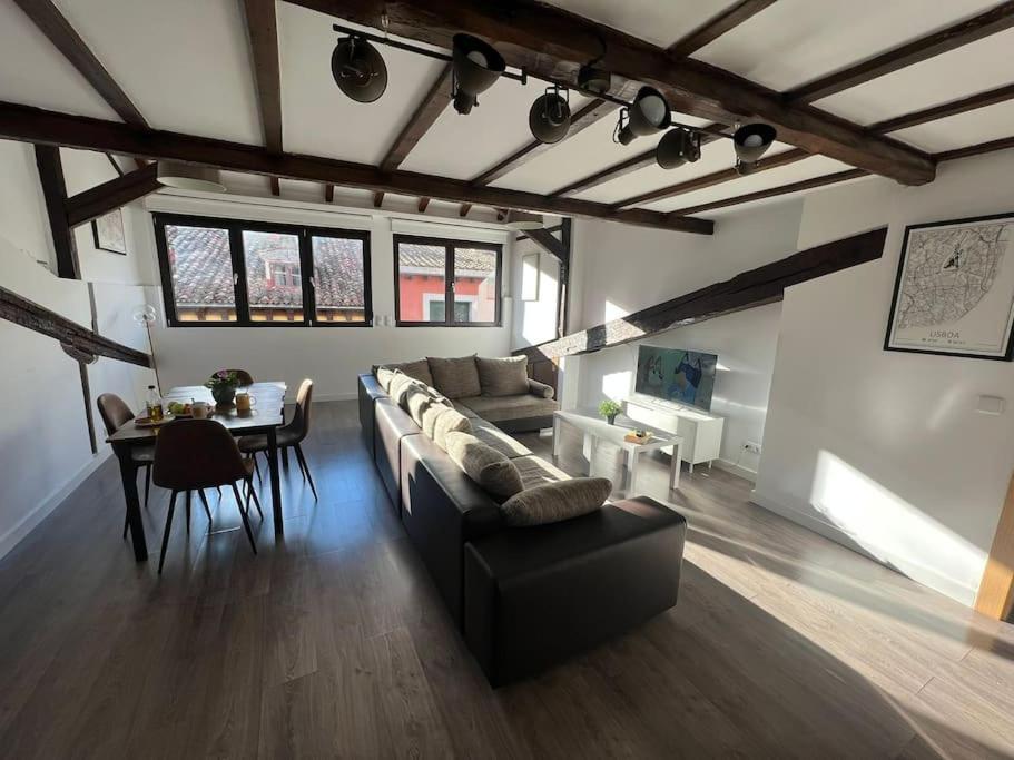 Old Town Loft - Cathedral Views. Apartment Logrono Bagian luar foto