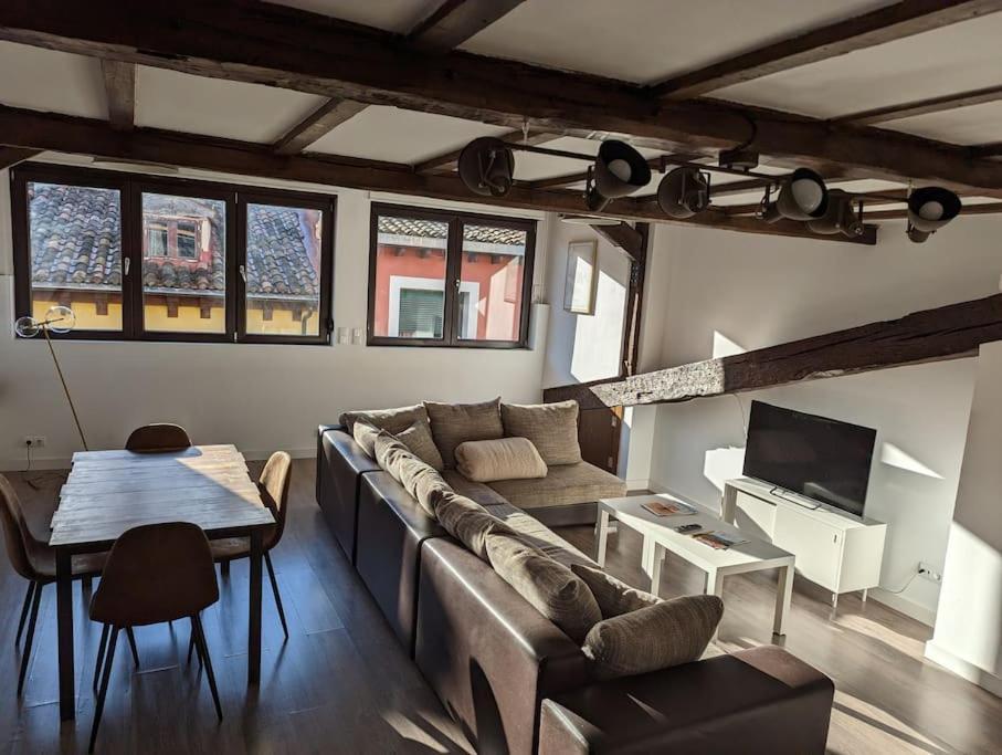 Old Town Loft - Cathedral Views. Apartment Logrono Bagian luar foto